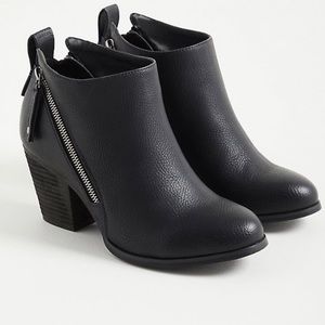 Torrid Black Double Side Zip Bootie! Size 9 Wide new with tags